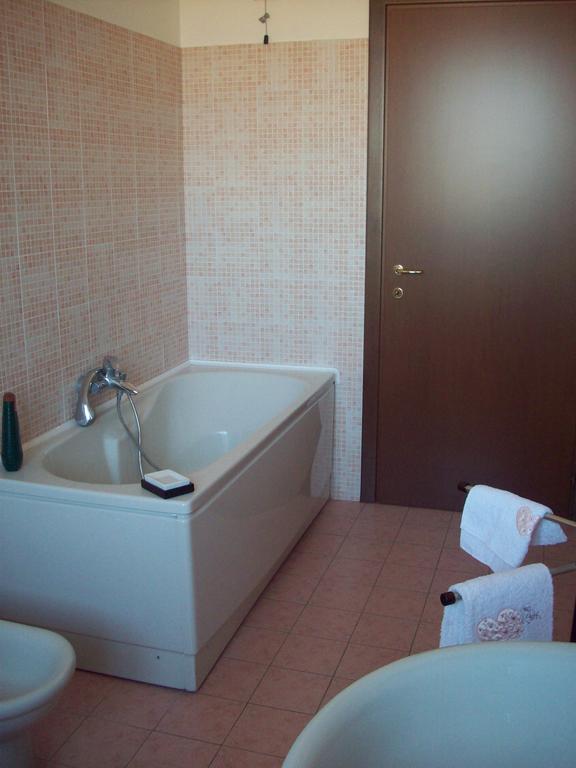 Bed and Breakfast Al Calypso Curtatone Exterior foto